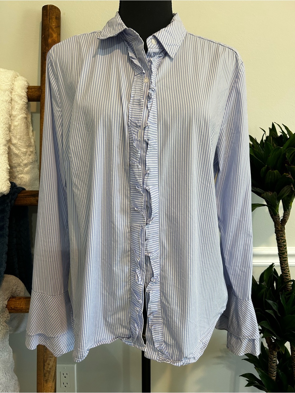 Liz Claiborne Light Blue & White Striped Ruffle-Front Button Shirt Size L